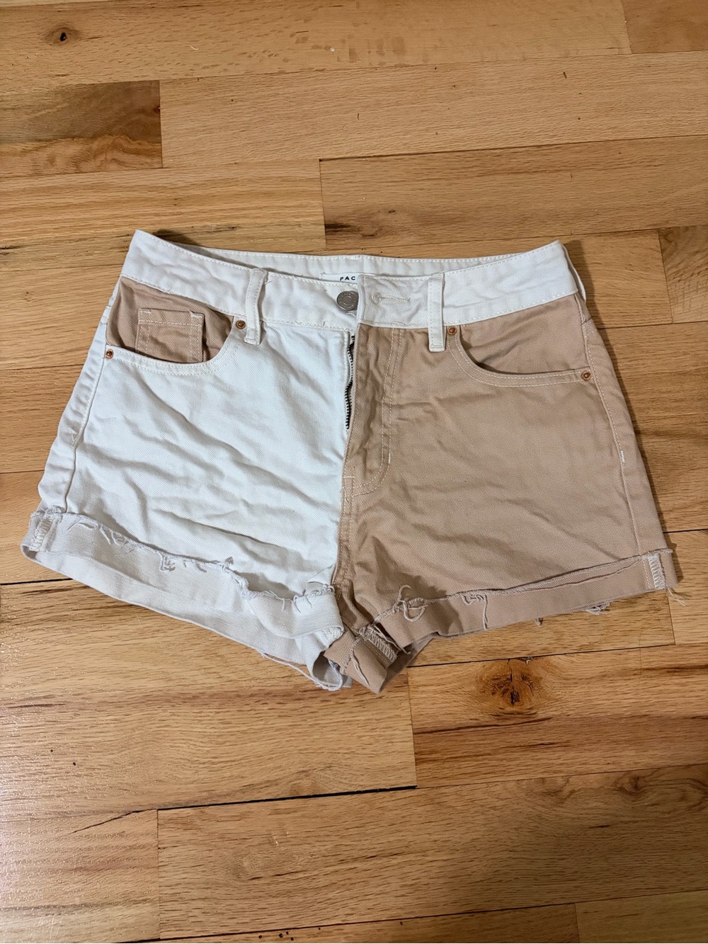 PacSun Two-Tone White and Tan Mom Shorts